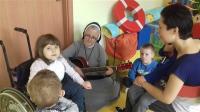 Kliknij aby zobaczyć album: Słoneczka pięknie grają i melodii słuchają!
